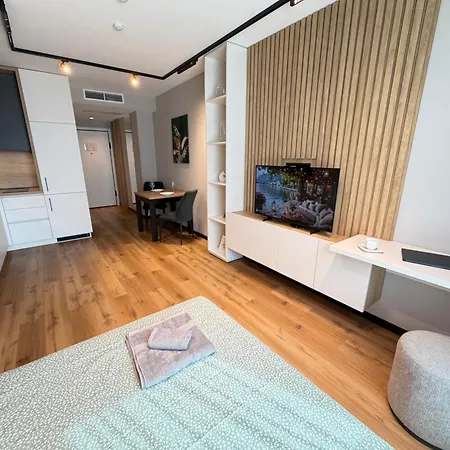 Messina Cosy Near Metro Working Desk W Wifi *