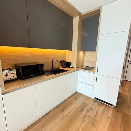 Messina Cosy Near Metro Working Desk W Wifi Apartment *