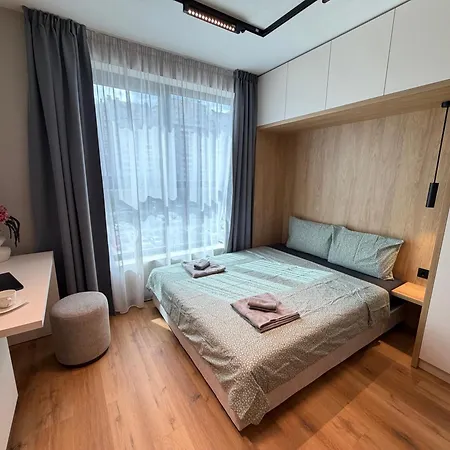 Messina Cosy Near Metro Working Desk W Wifi