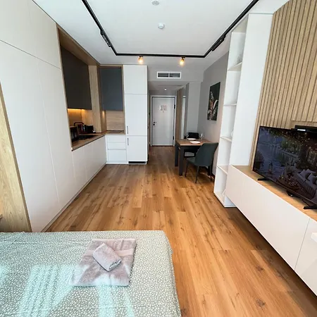 Messina Cosy Near Metro Working Desk W Wifi Apartment *